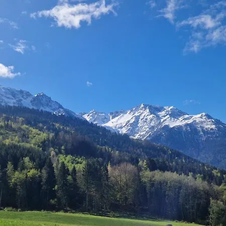Et Montagne Pres Des Stations De